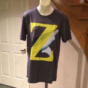 🛍2 for $30🛍NWOT Men’s shark grey graphic design t- shirt.
